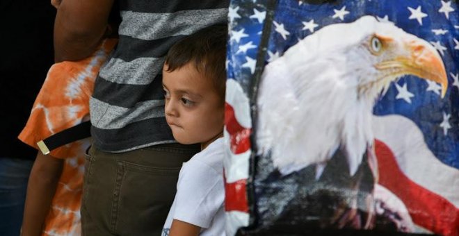 Trump presenta una nueva norma que permite detener indefinidamente a los menores migrantes indocumentados