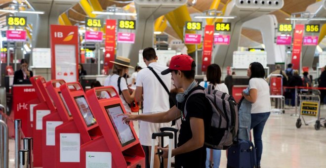 Normalidad en la segunda jornada de huelga de trabajadores de Iberia en Barajas y El Prat