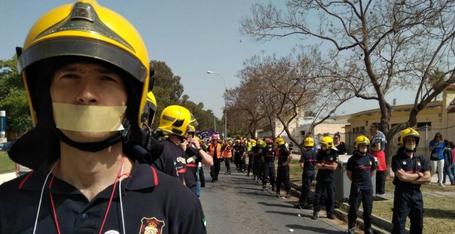 Bomberos de Málaga: "No tenemos ni radiales en los camiones"