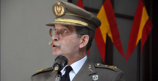 Un alto oficial del Ejército en la reserva suscribe una carta a favor del franquismo