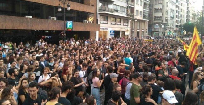 Cientos de personas se manifiestan en València pese a las amenazas ultras