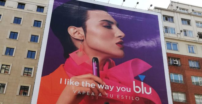 'Influencers' y publicidad exterior: así usan un vacío legal para promocionar los vapeadores