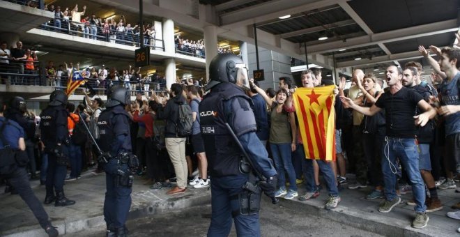 El Supremo ordena a la Junta Electoral que permita votar a los policías desplazados en Catalunya