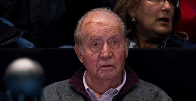 El rey Juan Carlos reaparece públicamente luciendo una nueva 'herida de guerra'