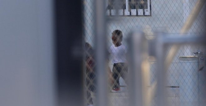 Interior encerró en "celdas para adultos" a menores llegados en patera a Málaga