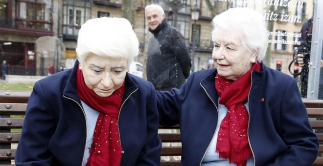 La sobrecogedora escultura hiperrealista que denuncia la soledad y el aislamiento que sufren los mayores