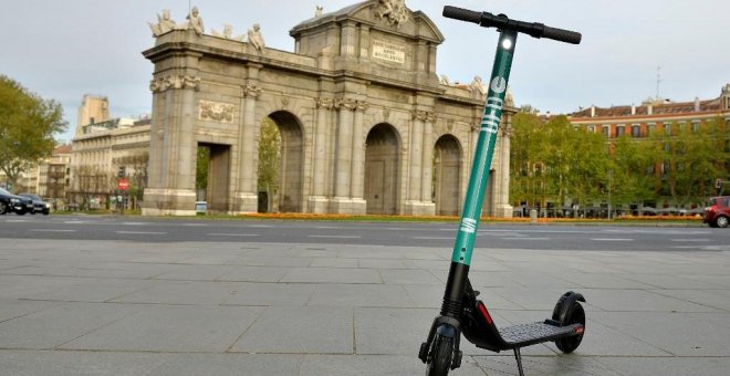 Los riesgos de circular con patinete en Madrid: falta de regulación, indisciplina y hostilidad de los automovilistas