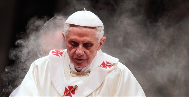 Cartas, misas y telediarios: así es la vida de Benedicto XVI como papa emérito