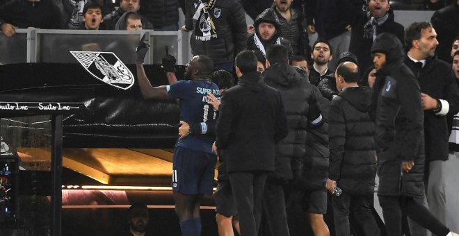 El delantero del Oporto Marega abandona el campo tras recibir insultos racistas