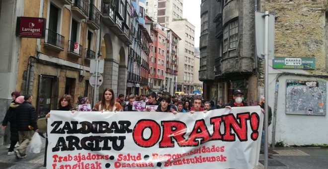 Los pueblos cercanos al vertedero de Zaldibar salen a la calle contra los "silencios cómplices"