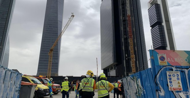 Desalojada la 'quinta torre' en obras de la Castellana por la rotura accidental de una tubería de gas