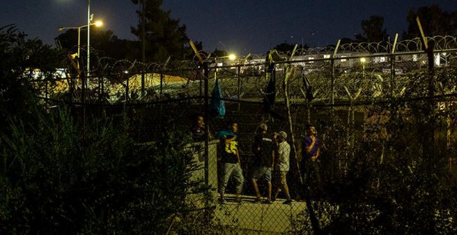 El primer caso de covid en el campo de refugiados de Moria allana el camino para convertirlo en una prisión