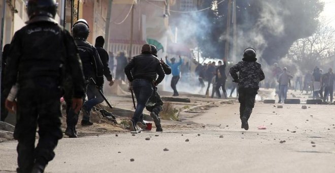 España vendió cartuchos lacrimógenos a Túnez pese a las denuncias de malos tratos policiales