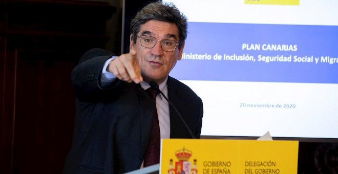 El Gobierno habilitará campamentos con 6.000 plazas en Canarias para acoger a los migrantes repartidos en hoteles