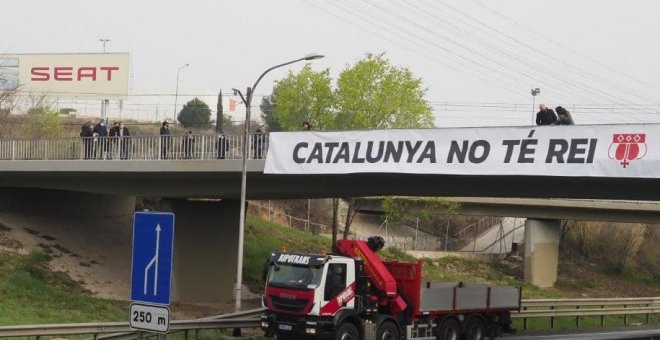 Baixa assistència a la protesta contra la visita de Felip VI a la Seat