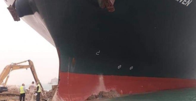 Descartan un fallo técnico en el accidente del buque en el canal de Suez