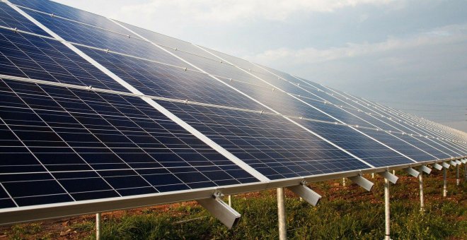 Las comunidades energéticas valencianas se erigen como alternativa a los macro parques solares