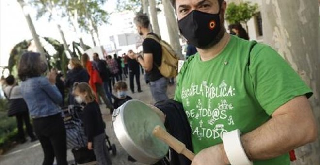 Cientos de personas muestran en Murcia su rechazo a que Educación y Cultura "caigan en manos del fascismo"