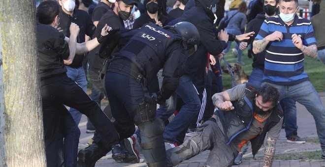 CNT abre una caja de resistencia para la defensa de tres periodistas acusados de falso testimonio tras una agresión policial