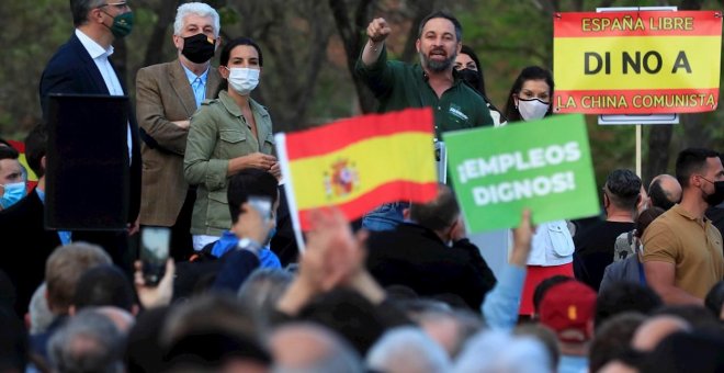 Ni distancia social, ni permiso para un mitin: Vox se saltó las leyes en Vallecas