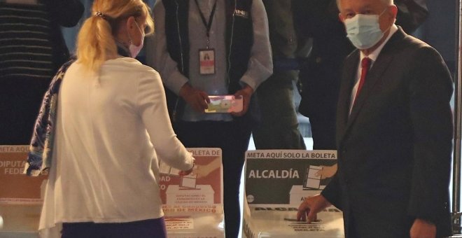 López Obrador mide su fuerza en las urnas en las mayores elecciones de la historia de México