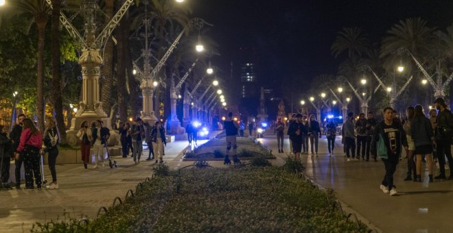 Desalojadas más de 5.300 personas por celebrar botellones en Barcelona y Alacant