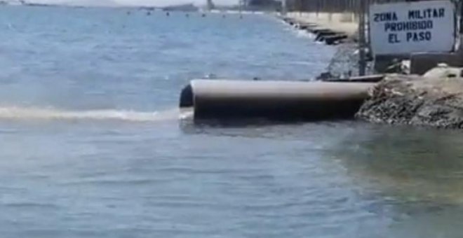 Una rotura en la tubería de la base aérea de San Javier provoca un vertido al Mar Menor