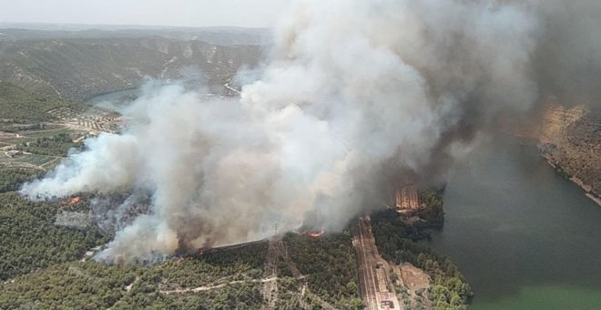 El primer incendi de l'onada de calor crema a la Terra Alta, a tocar de l'Ebre