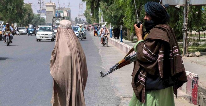 Latigazos, prohibiciones y persecución de minorías: el islam rigorista de los talibanes que espera a los afganos