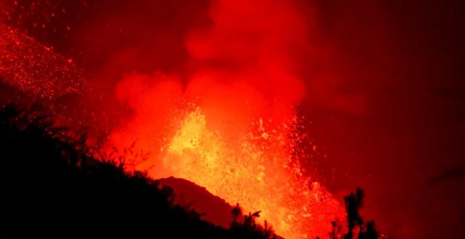 El volcán de La Palma genera una tercera boca eruptiva