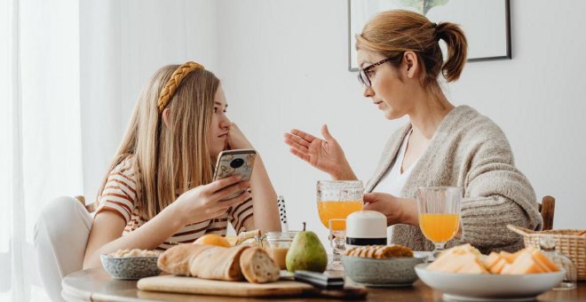 España desayuna desigualdad: los adolescentes más desfavorecidos se saltan más la primera comida