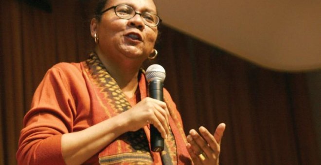 Muere a los 69 años bell hooks, la autora feminista que quiso escribirse a sí misma en minúsculas