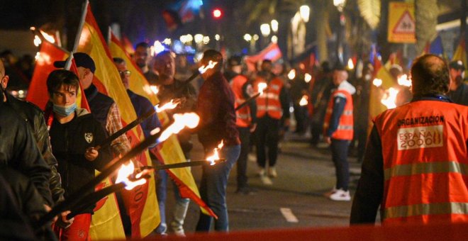 Grupos neonazis y fascistas usan las movilizaciones antivacunas como anzuelo para tratar de salir de la marginalidad