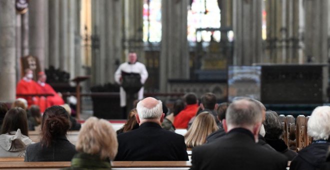 Empleados homosexuales de la Iglesia católica alemana se reivindican como LGTBI y denuncian su discriminación