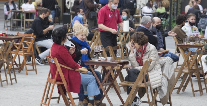 España suma 33.911 casos y 301 muertes con coronavirus, mientras la incidencia baja 60 puntos