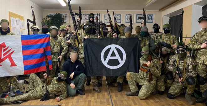Los anarquistas ucranianos se organizan en milicias armadas para combatir a los invasores rusos