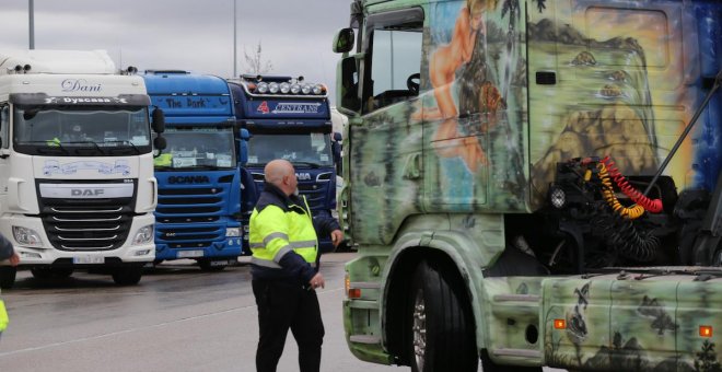 El paro del transporte conduce a los puertos a una situación "límite y muy delicada"