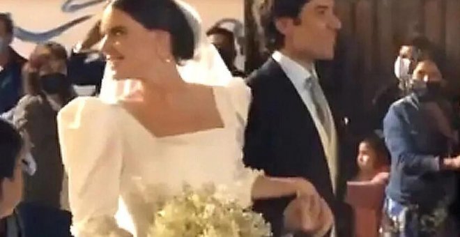 Una boda con 'esclavos' arrodillados entre un aristócrata español y la hija de un político indigna a Perú