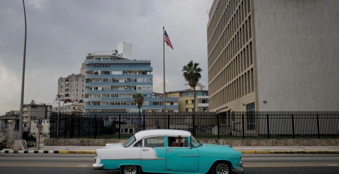 Biden suaviza su política hacia Cuba: EEUU restablece los vuelos comerciales a la isla y elimina los límites a las remesas