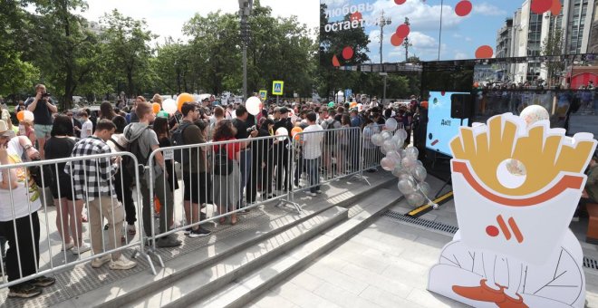 El poder de la hamburguesa: el McDonald's ruso abre sus puertas entre largas colas