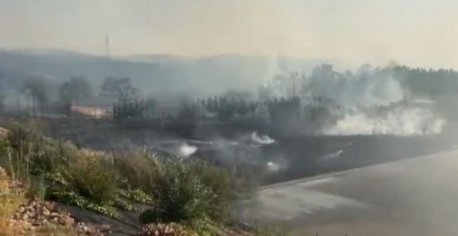El incendio forestal de Aranjuez (Madrid) se reactiva tras estar controlado