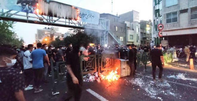 Al menos 17 muertos en las protestas por la muerte de Mahsa Amini, la joven detenida por llevar mal el velo