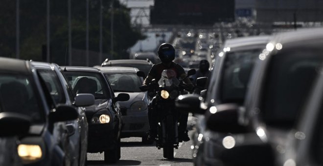 El partido de Lula pide el arresto de un jefe policial por obstruir la votación con retenes que han parado autobuses con electores