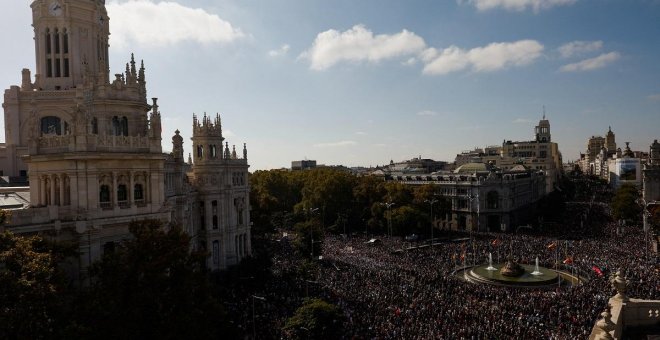 Los madrileños desbordan la capital para exigir a Ayuso que "rectifique" su plan para las Urgencias extrahospitalarias