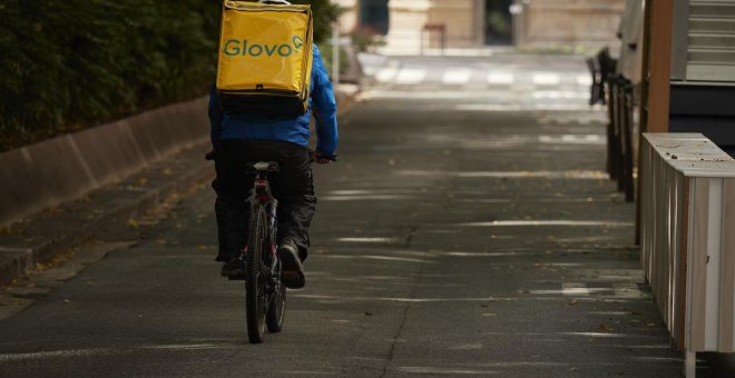 Una jueza obliga a contratar como asalariados a los 206 repartidores autónomos que Glovo tiene en Navarra