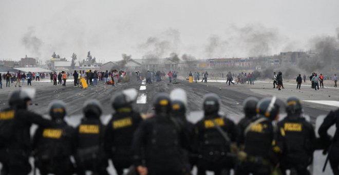 Manifestantes paralizan dos aeropuertos en Perú en 24 horas