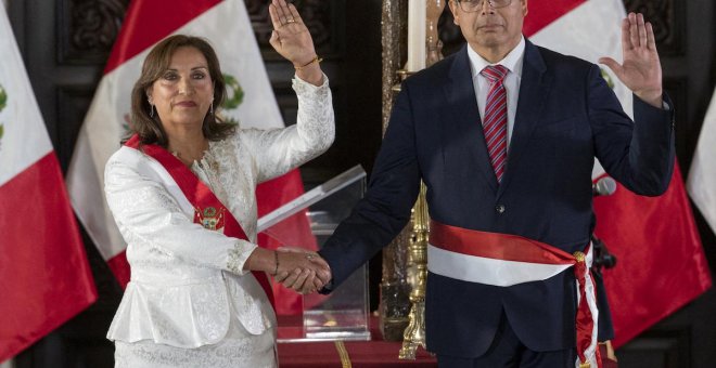 La presidenta de Perú destituye a su primer ministro una semana después de nombrarlo