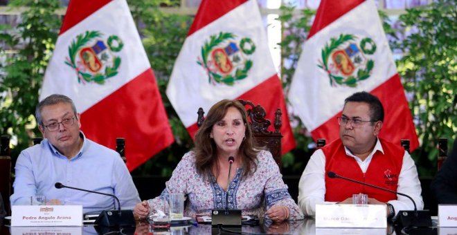 El Congreso de Perú fija la convocatoria de elecciones para 2024 pese al caos político y las protestas