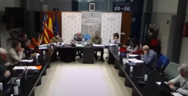 Expulsan a un edil de Vox por hacer el saludo fascista y llamar "dictador" al alcalde en el pleno de Massamagrell