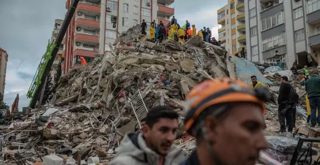 Dos devastadores terremotos causan más de 3.500 muertos en Turquía y Siria